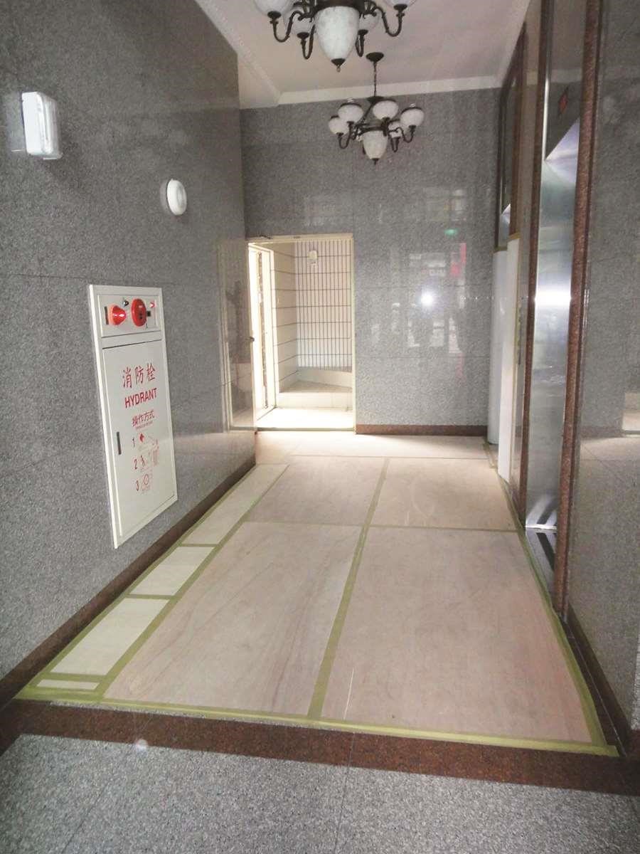 保護工程是裝修工程的第一步，在所有施工工程進行前，